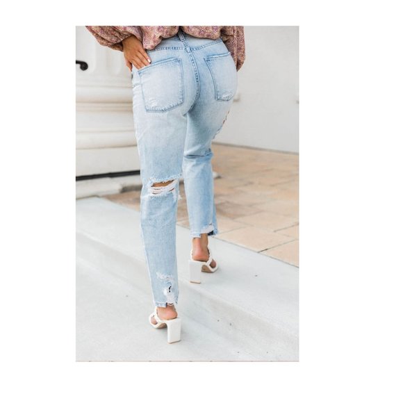 **RAW HEM LIGHT WASH DISTRESSED MOM JEANS NEW - Picture 3 of 4